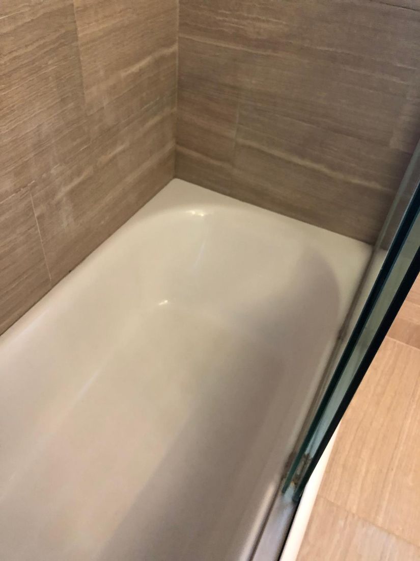 Bright white bathtub after deep cleaning